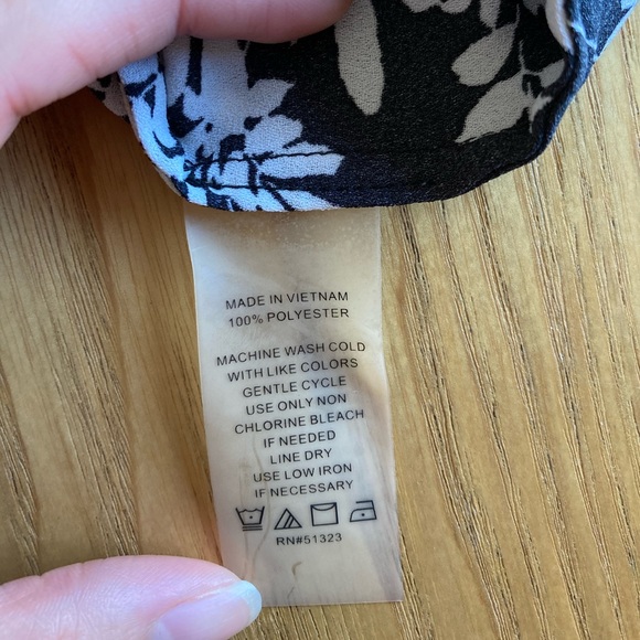 Vince Camuto Floral Tank - Size XXSP - Picture 4 of 4